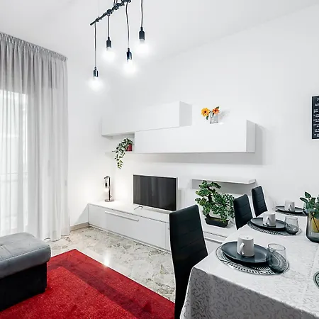 Stayeasy Staro5 - 5 Minutes To Udine Subway Apartamento Milão