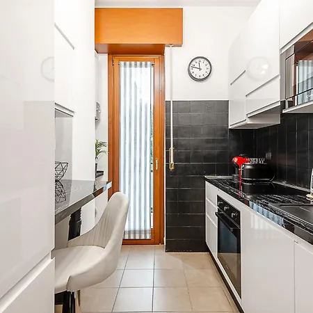 Stayeasy Staro5 - 5 Minutes To Udine Subway Apartamento Milão